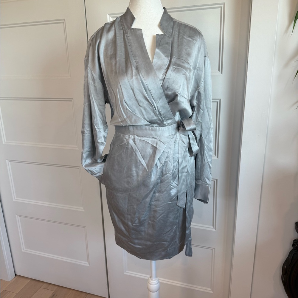 Banana Republic Silver 100% SILK DRESS Robe style